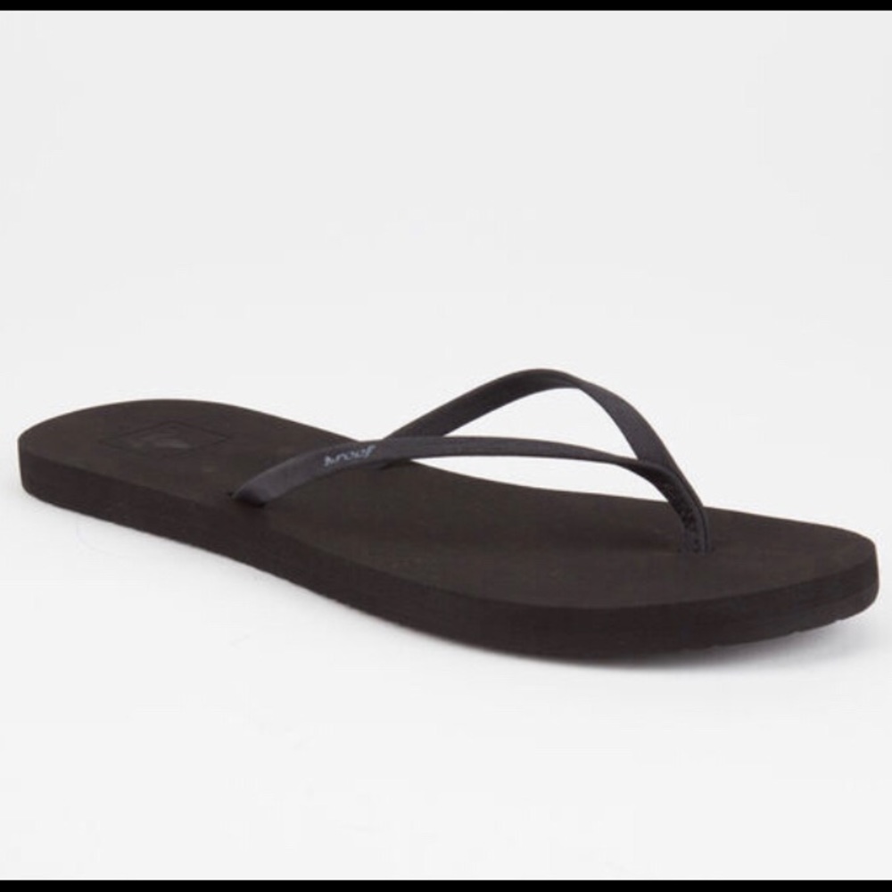 Women’s Reef Bliss Nights flip flop sandals.